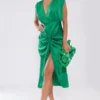 Robe Mi-longue Satinée Vert émeraude à Décolleté Plongeant Et Jupe Drapée 2 Robe Mi-longue Satinée Vert émeraude à Décolleté Plongeant Et Jupe Drapée -Jolie Vêtue Soldes Magasin 83fc3e750890df689958af5eb8894e91bc927044 cnb8712 1
