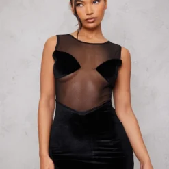 Robe Moulante En Mesh Noir Sans Manches à Détail Bonnets En Velours