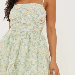 Robe Texturée Fleurie Verte à Bretelles Et Jupe Bouffante 10 Robe Texturée Fleurie Verte à Bretelles Et Jupe Bouffante -Jolie Vêtue Soldes Magasin 8715db0ef8d3661ae4a7deaf28275ec9677d567c cnd2013 4