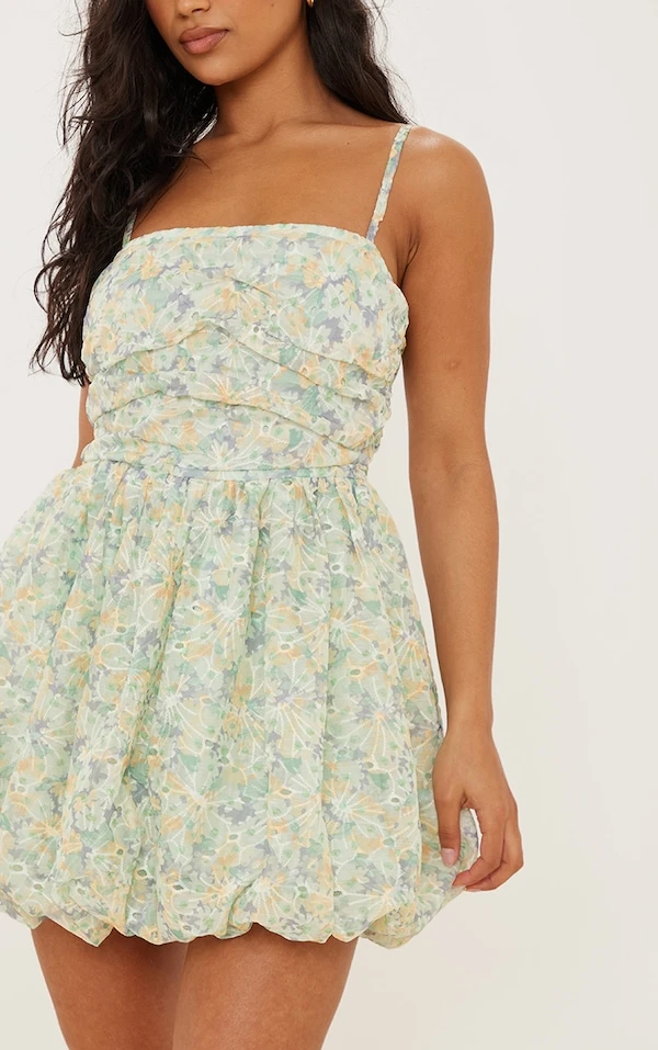 Robe Texturée Fleurie Verte à Bretelles Et Jupe Bouffante 6 Robe Texturée Fleurie Verte à Bretelles Et Jupe Bouffante – Image 4