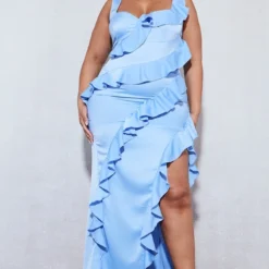 Plus Robe Longue Satinée Bleue à étages