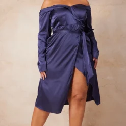 Plus Robe Portefeuille Mi-longue Bleu Marine Satinée à Col Bardot Replié