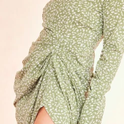 Plus Robe Mi-longue Drapée Verte Fleurie à Col Montant 10 Plus Robe Mi-longue Drapée Verte Fleurie à Col Montant -Jolie Vêtue Soldes Magasin 8ba45841154d79ecbd534d17ff89a33815b116ec cne4057 4