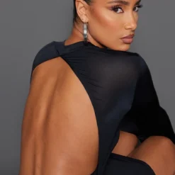 Robe Très Moulante Noire à Manches Longues Et Dos Bénitier -Jolie Vêtue Soldes Magasin 8c735f458f303f37149a713d33de47387c6745fa cnc7737 4