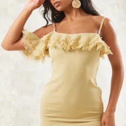 Robe Moulante En Effet Lin Vert Sauge à Bretelles Et Volants à Ourlet élimé