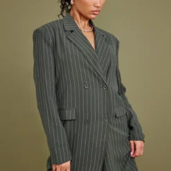Robe Blazer Oversier Kaki Sauge à Fines Rayures Et Double Boutonnière -Jolie Vêtue Soldes Magasin 8dc4c2fcb18b49fae072ecd20d380f437edd4ef9 cnc2878 3
