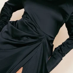 Plus Robe Mi-longue Satinée Drapée Noire à Col Montant -Jolie Vêtue Soldes Magasin 8e14fe020fa0d923efd2e4dc13ae28b99c661736 cne0808 4