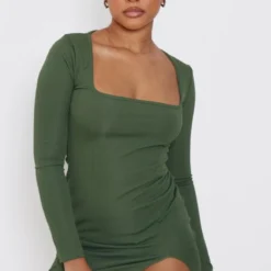 Petite Robe Moulante Manches Longues Côtelée Kaki à Ourlet Fendu Et Col Carré