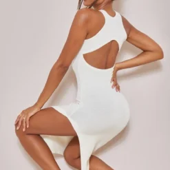 Robe Mi-longue Crème En Maille Tricot Découpée Au Dos