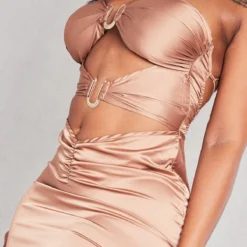 Shape Robe Longue Satinée Bronze à Découpes Détail Empiècement -Jolie Vêtue Soldes Magasin 9167aaceddaf44dde010e5e182350d57c802c0da cnc8783 4