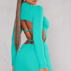 Robe En Maille Tricot Turquoise à Dos Ouvert Et Détail Barre En T