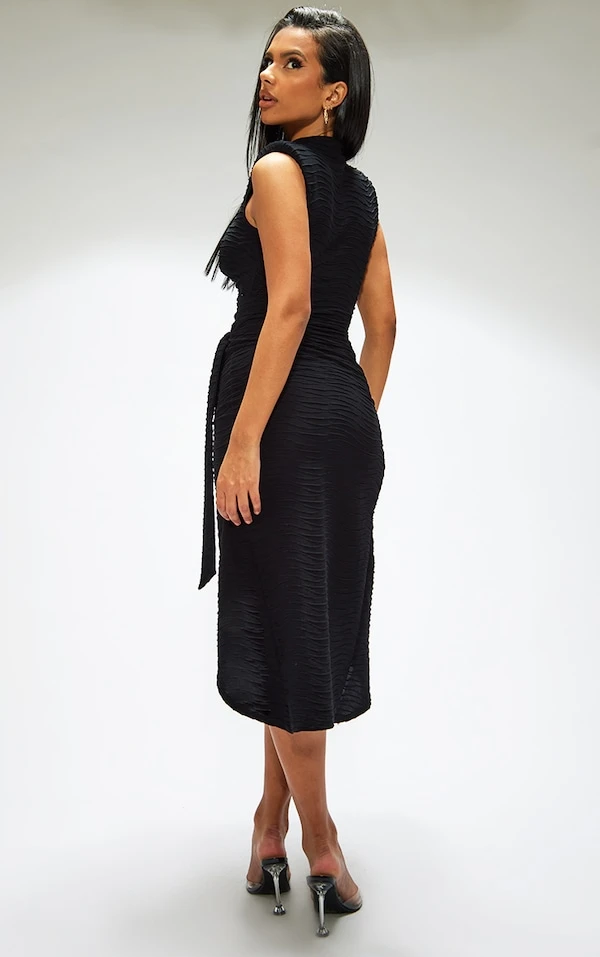 Robe Mi-longue Portefeuille Texturée Noire à Col Montant Et Taille Croisée 4 Robe Mi-longue Portefeuille Texturée Noire à Col Montant Et Taille Croisée – Image 2