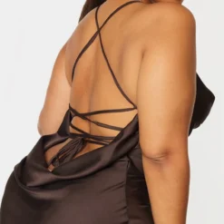 Pure Plus Robe Mi-longue à Fines Bretelles Satinée Chocolat à Col Bénitier Et Dos Lacé -Jolie Vêtue Soldes Magasin 931ae27a32b236464a032afcfac2aa939a350a28 cmu9357 5