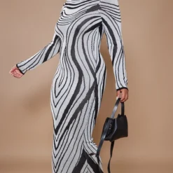 Plus Robe Longue En Maille Tricot Rayée Noir Et Blanc 9 Plus Robe Longue En Maille Tricot Rayée Noir Et Blanc -Jolie Vêtue Soldes Magasin 962b3e38f9a50bdb613bbcd659eea1fa0265c319 cnb2035 3