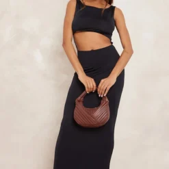 Robe Longue Moulante Noire Découpée à La Taille Sans Manches