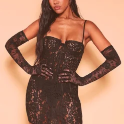 Robe Moulante En Dentelle Noire Transparente à Corset