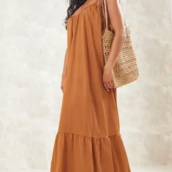 Robe Longue Plissée Rouille Superposée à Bretelles