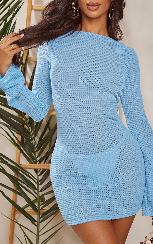 Petite Mini Robe Texturée Bleue à Dos Nu 6 Petite Mini Robe Texturée Bleue à Dos Nu – Image 4