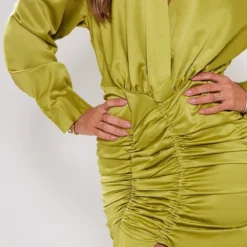 Robe Chemise Vert Olive Satinée à Décolleté Et Jupe Froncée -Jolie Vêtue Soldes Magasin 9b8afb1880b1ee3fb94921507e75d4015cd3c9ee cnb7424 4