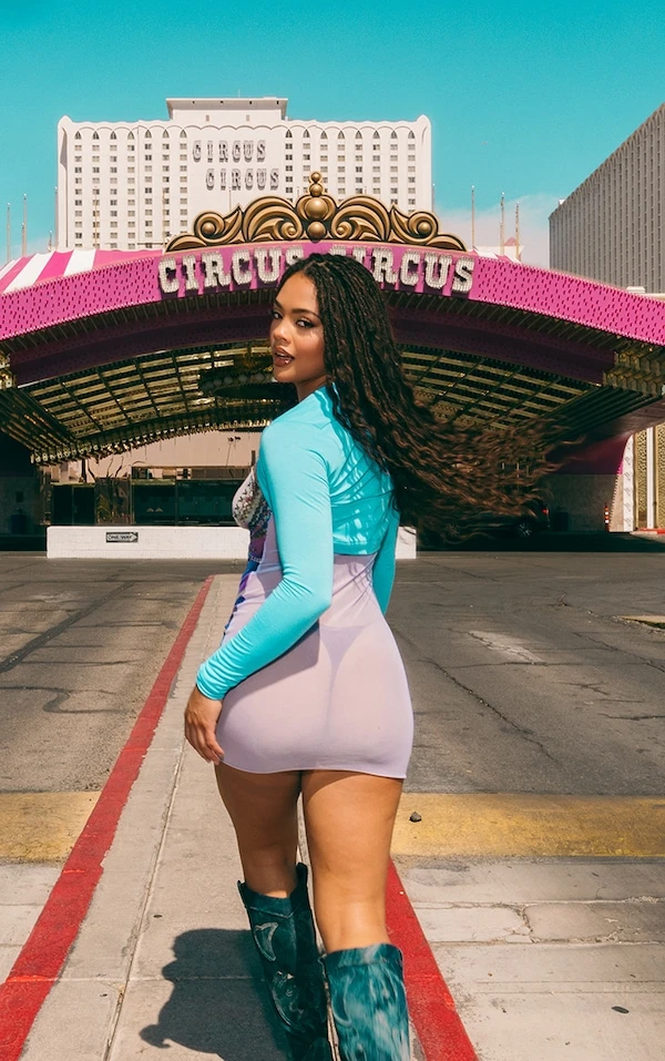 Robe Moulante En Mesh Multicolore Imprimé Corps à Dos Nageur 4 Robe Moulante En Mesh Multicolore Imprimé Corps à Dos Nageur – Image 2