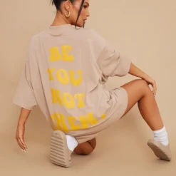 Zero Robe T-shirt Oversize Café Au Lait à Slogan Be You Not Them