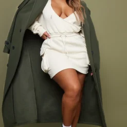 Shape Robe Pull Cache-coeur Beige Style Utilitaire à Décolleté Et Poches -Jolie Vêtue Soldes Magasin 9fe0ca43e2294cb5c8da18dfca8c39aaa81b7b54 cnc4552 3