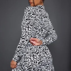 Robe Chemise Multicolore Imprimé Abstrait à Manchettes Et Ourlet Volanté -Jolie Vêtue Soldes Magasin a0408d0fe8b1c599c25fc78df3ca7e96544cbe09 cnc6630 2