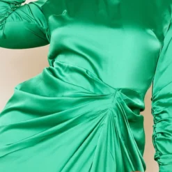 Plus Robe Mi-longue Satinée Drapée Verte à Col Montant -Jolie Vêtue Soldes Magasin a1343fc8f005cddc690c0d8f3e06df4be2e86727 cne0809 4