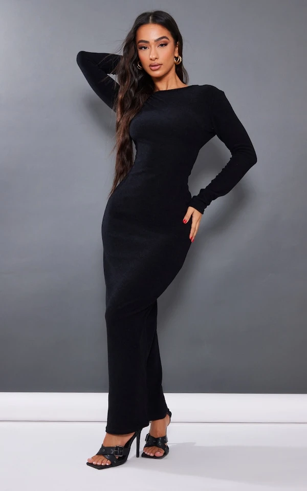 Petite Robe Longue Noire En éponge 5 Petite Robe Longue Noire En éponge – Image 3