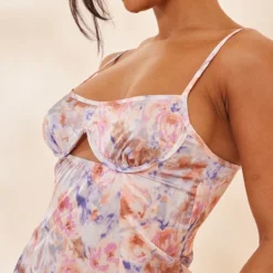 Robe Droite Rose Imprimé Abtrait à Buste Découpé Et Armatures 10 Robe Droite Rose Imprimé Abtrait à Buste Découpé Et Armatures -Jolie Vêtue Soldes Magasin a35aa2aa73b0f41db2963e77311d2758dd57cb94 cnd4283 4