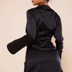 Robe Cache-coeur Style Chemise Satinée Noire à Volants -Jolie Vêtue Soldes Magasin a4289901e55bc45ddd5560ad9c8ddcb56c29504c cnc7817 2