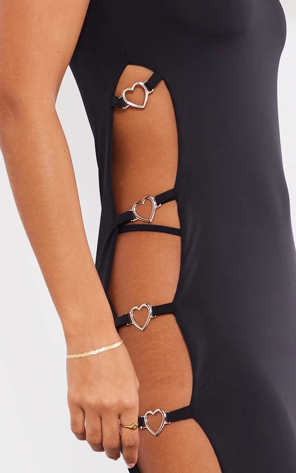 Robe Mi-longue Découpée Noire à Détail Cœur 6 Robe Mi-longue Découpée Noire à Détail Cœur – Image 4