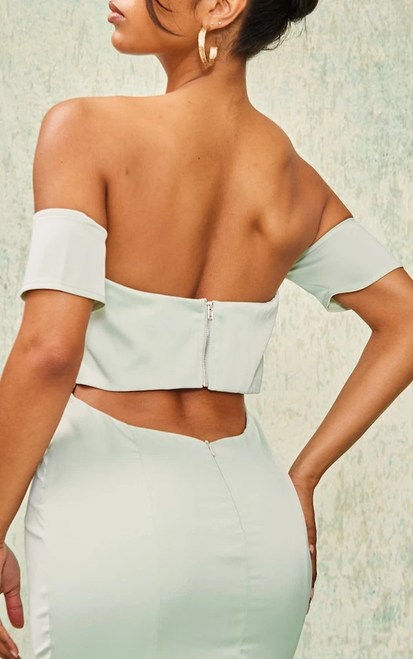 Robe-corset Longue Vert Sauge à Dos Nu Découpé Et Col Bardo 6 Robe-corset Longue Vert Sauge à Dos Nu Découpé Et Col Bardo – Image 4