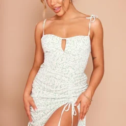 Robe Fendue Moulante Verte Fleurie à Devant Froncé