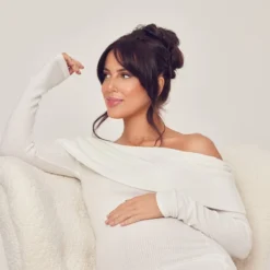 Maternité Robe Longue De Grossesse Crème Côtelée Brossée à épaules Dénudées -Jolie Vêtue Soldes Magasin ab6e52483f723da87bed237dcfd319c1b6fde25f cnd3067 4