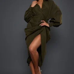 Robe Chemise Mi-longue Kaki Foncé à Manches Ballon Et Jupe Froncée