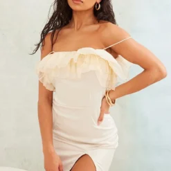 Robe Moulante Crème Satinée à Volants En Organza Et Bretelles 9 Robe Moulante Crème Satinée à Volants En Organza Et Bretelles -Jolie Vêtue Soldes Magasin afe15bd18b4df13e1e0919421e49257dfd9791aa cnd2307 3