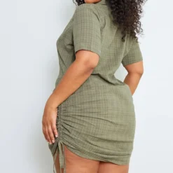 Plus Robe Chemise Vert Sauge à Côtés Froncés -Jolie Vêtue Soldes Magasin b0b77dd45fe2ac90d982d19a3f8ccfa7a9ab96a8 cmy8957 3