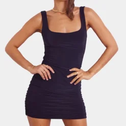 Petite Robe Moulante Froncée Noire Sans Manches Froncée