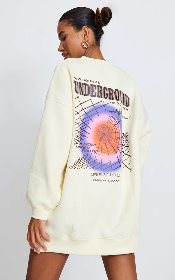 Robe Sweat Crème à Imprimé Graphismes Underground 6 Robe Sweat Crème à Imprimé Graphismes Underground – Image 4