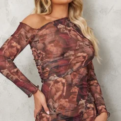 Robe Mi-longue Bordeaux Imprimé Renaissance Asymétrique En Mesh Froncé Sur Le Côté -Jolie Vêtue Soldes Magasin b469bc9624ad43c5e7a860ec982cb4863381e5d1 cnd0039 4