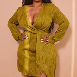 Plus Robe Plissée Vert Olive Croisée Sur Le Devant -Jolie Vêtue Soldes Magasin b4ffc54859ab3a382144bbf6054094da28603c97 cmw3938 4