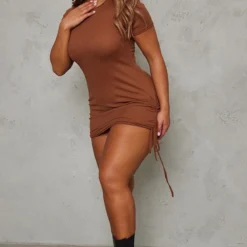 Logic Shape Robe Moulante Côtelée Marron Chocolat à Côtés Froncés Et Manches Courtes -Jolie Vêtue Soldes Magasin b6959186a03d4a64da0d5f0bc5d491325cb523a2 cnd0639 3