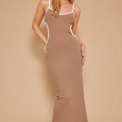 Robe Longue Taupe Côtelée Texturée à Découpes Et Liserés Contrastants