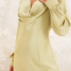 Robe-chemise Satinée Texturée Vert Sauge à Col Bénitier Détaillé -Jolie Vêtue Soldes Magasin b7e3d30666020a345f75f4eb36b4fe9100973ec3 cne1437 4