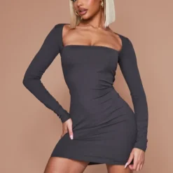 Logic Robe Moulante Côtelée Gris Anthracite à Col Très Carré