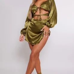 Robe Droite Satinée Verte Olive Découpée à Nouer