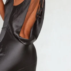 Robe Longue Satinée Noire à Dos Nu Bénitier Et Coutures En Biais -Jolie Vêtue Soldes Magasin bc67ae93bae70492326d102affae6b9676351507 cne1428 4