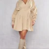 Plus Robe Chemise Oversize En Maille Tissée Beige à Détail Plissé Et Boutons