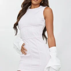 Robe Moulante Côtelée Rose Tendre à Corset Et Détail Coutures